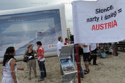 Sopot, plaza k. hotelu Grand. Promocja Slonce, Narty...