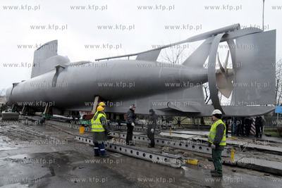 Transport okretu podwodnego typu Kobben o wadze 370...