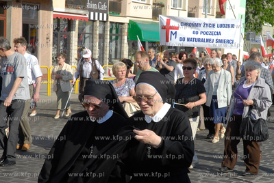 Slupsk. Manifestacja w obronie TV Trwam. Wzielo udzial...