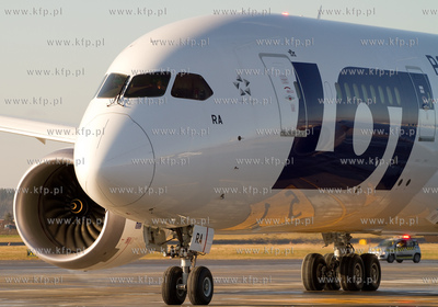 Boeing 787 Dreamliner laduje na Rebiechowie. Najnowszy...