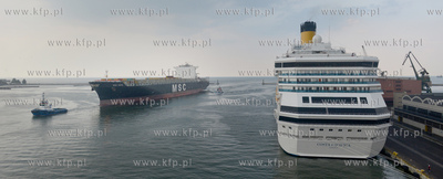 Do gdynskiego portu wplyna kontenerowiec MSC Asya -...