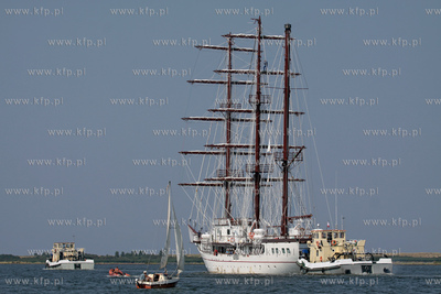 Zaglowiec szkolny Le Quy Don wybudowany w gdanskiej...