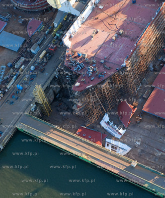Stocznia Gdynia z lotu ptaka. 02.04.2009 fot. Kacper...