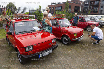 Wakacyjny zlot motoryzacyjny samochodów polskiej produkcji...