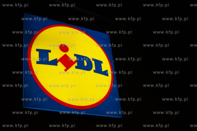 Chwaszczyno. Szyld sieci Lidl.17.01.2020 Fot. Anna...