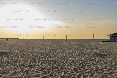 Gdynia. Plac przed plażą miejską. 28.03.2020 Fot....