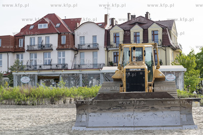 Sopot. Piasek z dna morza wydobyty podczas prac pogłębienia...