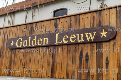 Gdynia. Holenderski żaglowiec Gulden Leeuw zacumowany...