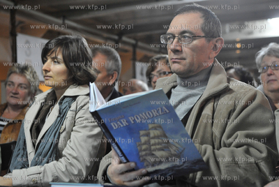 Gdynia. Dar Pomorza. Wodowanie, czyli promocja ksiazki...