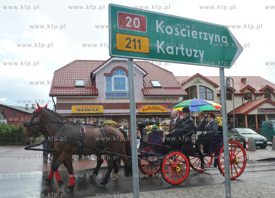Kaszubskie dozynki powiatu kartuskiego w Zukowie. Konna...