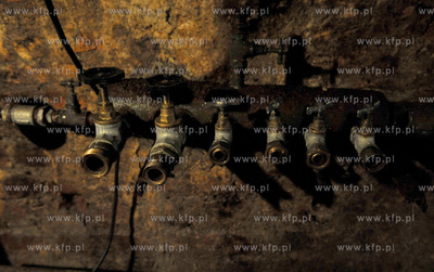 Gdansk. Demontaz figury Neptuna z fontanny na Dlugim...