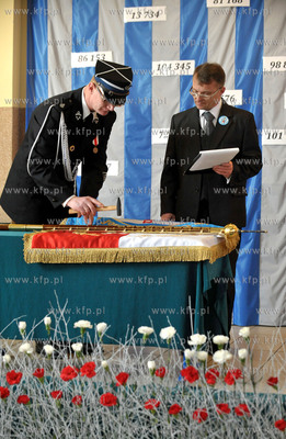 Uroczystosci nadania szkole podstawowej w Niestepowie...