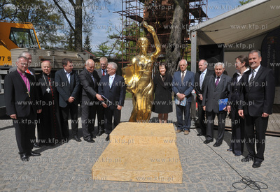Uroczystosci symbolicznego umieszczenia aktu pamiatkowego...