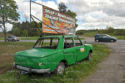 Wrak samochodu marki Wartburg sluzacy jako mobilna...