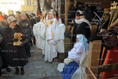 Orszak Trzech Kroli przeszedl ulicami Gdanska. W role...