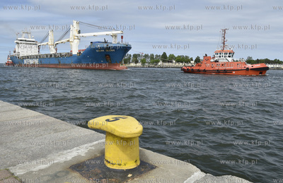 Gdańsk. Nowy Port.  Martwa Wisła. Kanał portowy...