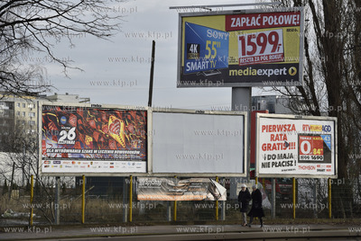 Gdańsk, Strzyża. Billboardy reklamowe na al. Grunwaldzkiej....