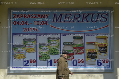 Gdańsk, ul. Kocurki. Sklep spożywczy - Merkus Supermarket....
