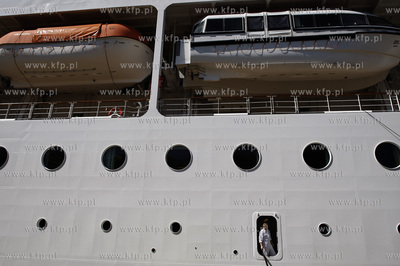 Gdynia. Wycieczkowiec Grand Mistral w gdynskim porcie....