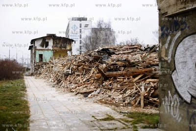 Gdańsk. Rozbiorki budynkow mieszkalnych przy ul. Marynarki...