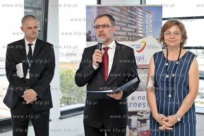 Uroczystosc prezentacji efektu pracy studentow i profesorow...