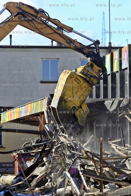 Wyburzanie budynku dworca PKP w Sopocie.
01.08.2013
fot....