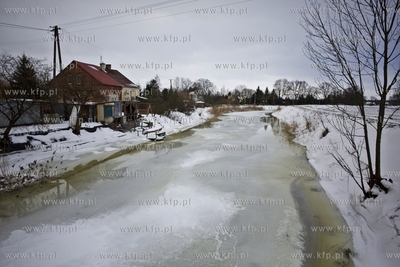Żuławy. Motława we wsi Wróblewo.
12.01.2017
fot....