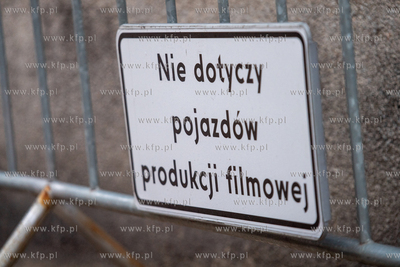 Barkierka ze zakiem zakaz ruchu z dopiskiem Nie dotyczy...