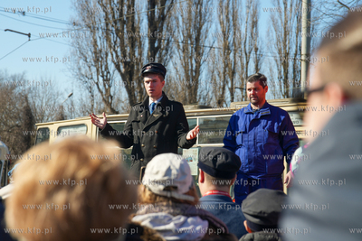 Pętla tramwajowa Oliwa. Festyn 50 lat tramwajów 105N...
