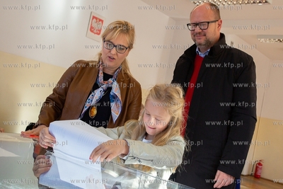 Gdańsk. Zespół Szkół Łączności. Głos w wyborach...