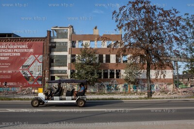 Stocznia Cesarska, ul. Popiełuszki. Wyburzanie budynku...