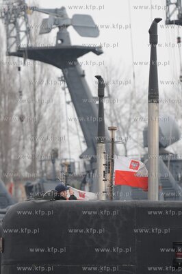 Port wojenny Gdynia. Zaloba na okretach wojennych po...