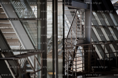 Sopot. Rozpoczeto montaz liczacej 7000 m2  powloki...