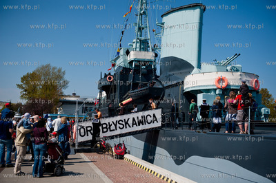 Gdynia. Skwer Kosciuszki - Plyta Marynarza Polskiego....