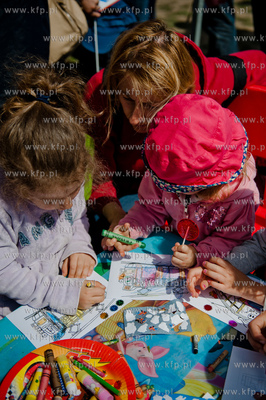 Gdansk. Petla tramwajowa w Jelitkowie. Majowka z tramwajem....