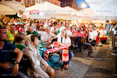 Gdansk. Dlugi Targ. Sympatycy reprezentacji Polski...