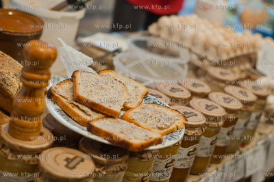 Gdansk. Oliwa. Dom Zarazy. Bazar nisko przetworzonej...