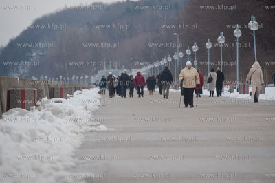 Gdynia. Niedzielne, wielkanocne popoludnie na bulwarze...