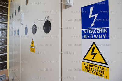 Gdansk. Skrzynka z licznikami pradu w jednym z blokow...