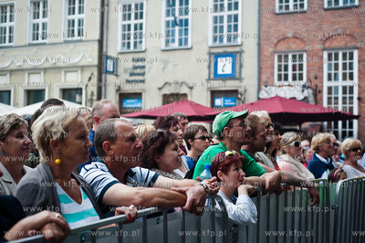 Gdansk. Scena na Dlugim Targu. Wystep kabaretu OT.TO...