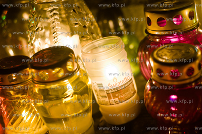 Gdansk. Cmentarz komunalny Sw. Franciszka. Swieto Zmarlych.
01.11.2013
fot....