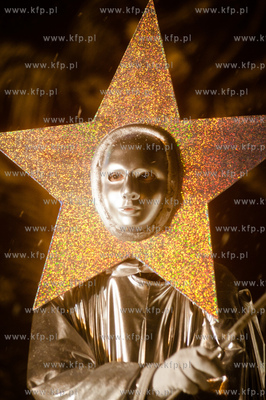 Gdansk. Zieleniec przy pomniku Jana Heweliusza. Widowisko...