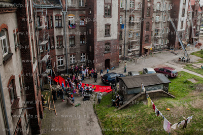 Gdansk. Podworko ulic Robotniczej i Jana z Kolna. Sasiedzi...