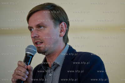 Gdynia. 39 Festiwal Filmowy w Gdyni. Promocja ksiazki...