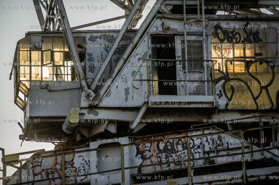 Gdansk. Tereny bylej Stoczni Gdansk. Wyburzenie budynku...