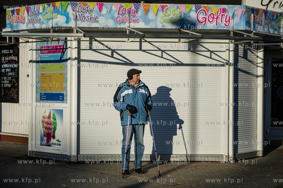 Gdansk. Mrozne, sloneczne, sobotnie popoludnie na plazy...