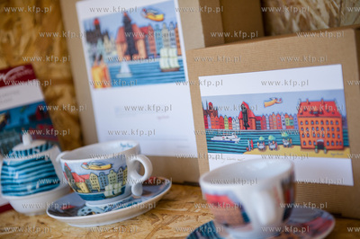 Gdansk. Skwer miedzy ulica Mariacka, a Sw. Ducha. Prezentacja...