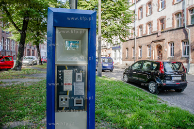 Gdansk. Ul. Osiek. Wprowadzona strefa platnego parkowania.
03.08.2015
fot....