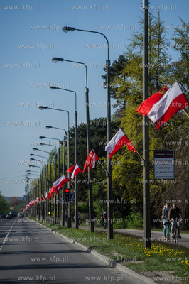 Gdansk. Aleja Zwyciestwa. Flagi Panstwowe oraz Miejskie...