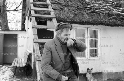 Rybak z Chlapowa na Kaszubach zazywa tabaki. 14.12.1973
3grudzien73_z.kosycarz_p24
Fot....